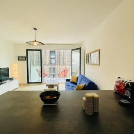 Charming New Flat With Balcony לה רושל