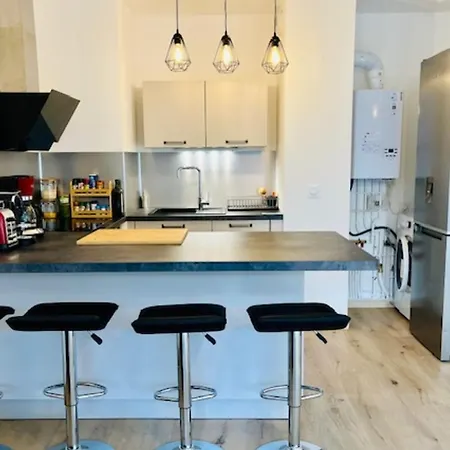 Charming New Flat With Balcony * לה רושל